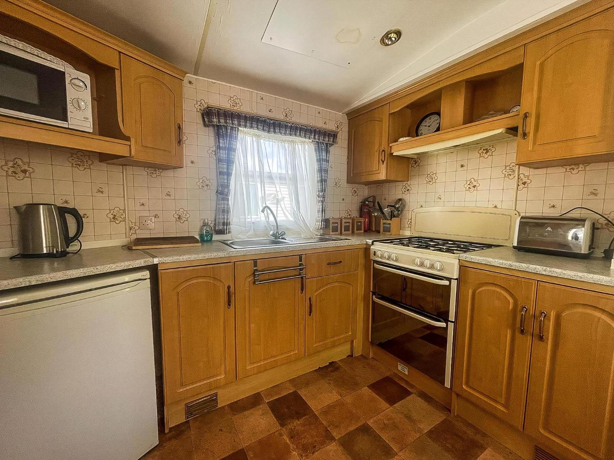 6 Berth Caravan With Decking Nearby Heacham Beach In Norfolk Ref 21047A Hotel Exterior photo