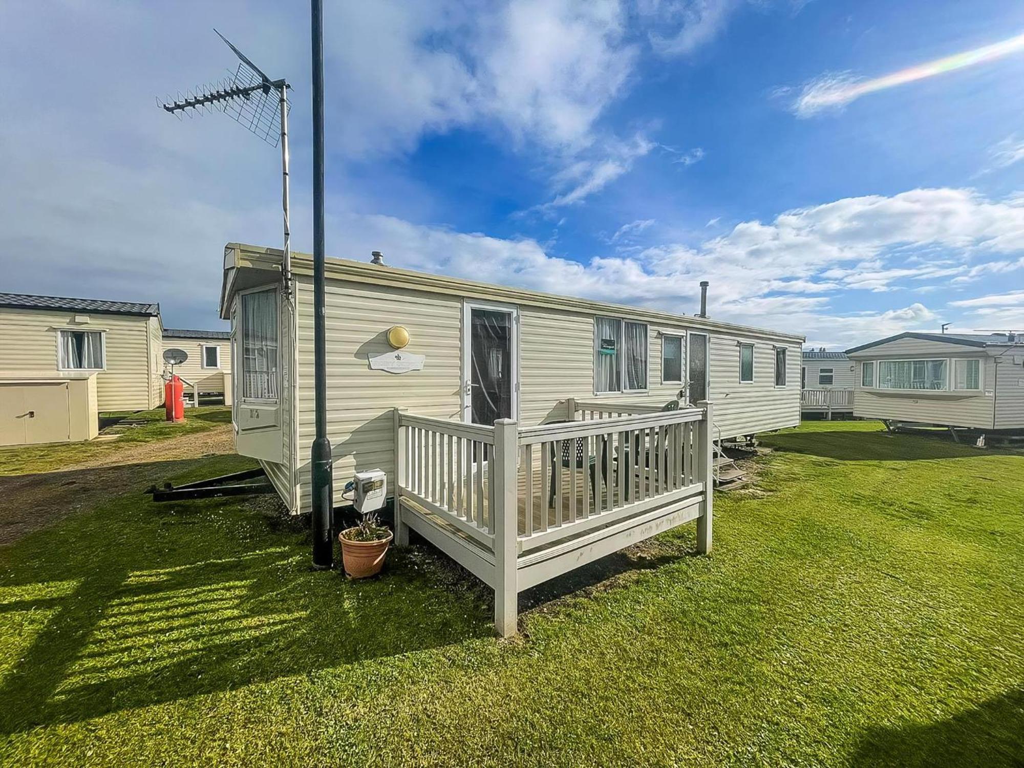 6 Berth Caravan With Decking Nearby Heacham Beach In Norfolk Ref 21047A Hotel Exterior photo